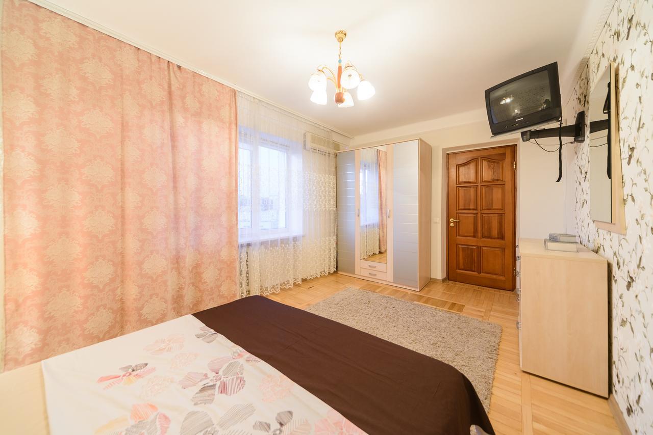 Apartment On Lesi Ukrainky Blvd Kiev Exterior foto